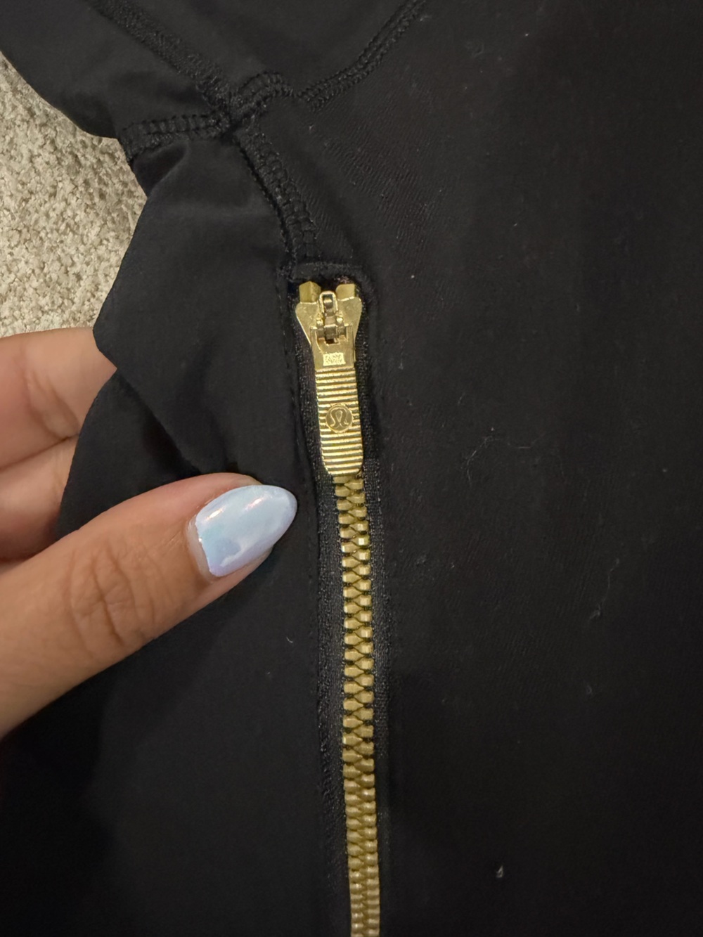 Lululemon Relaxed Define Black w/ Gold Zip Size 4 EUC - Picture 3 of 7